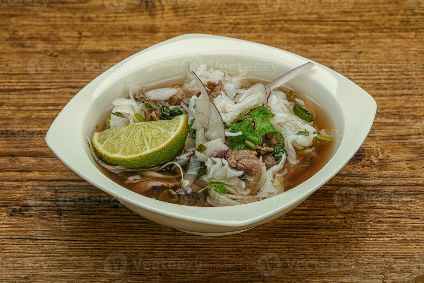 Vietnamese keuken - pho bo soup foto