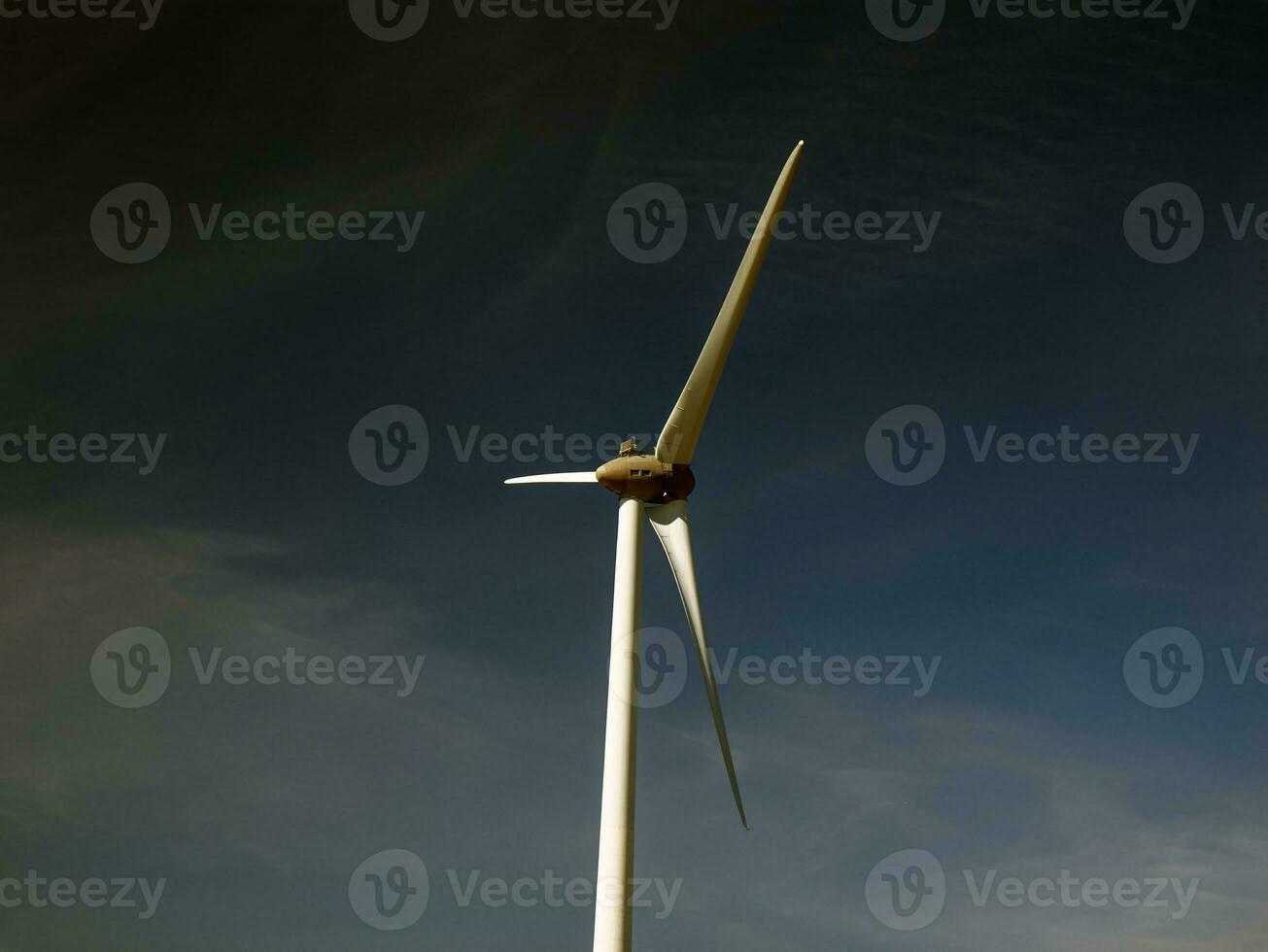 wind macht fabriek rotor dichtbij visie. windkracht generator. groen energie concept foto