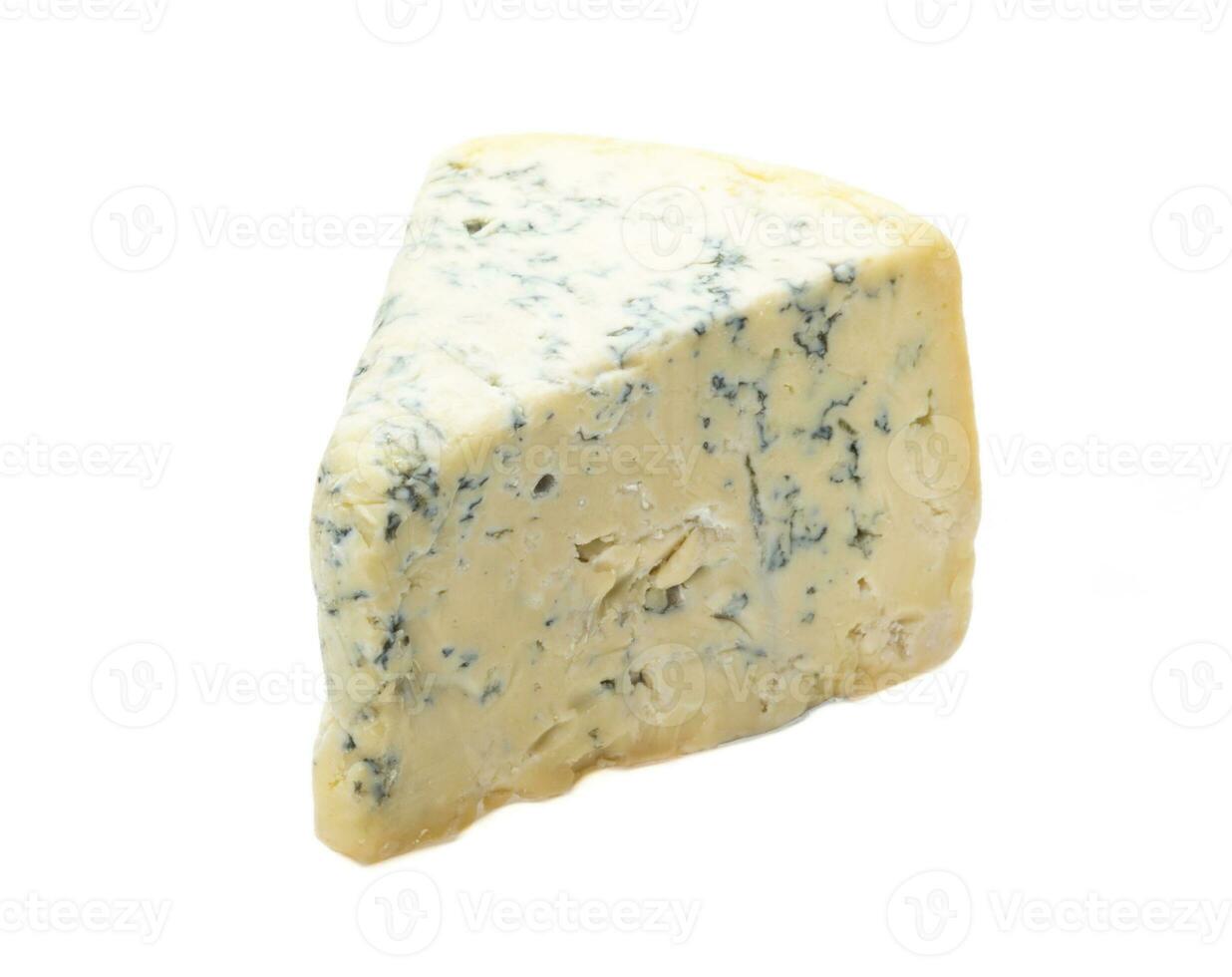 blauwe kaas geïsoleerd op wit foto