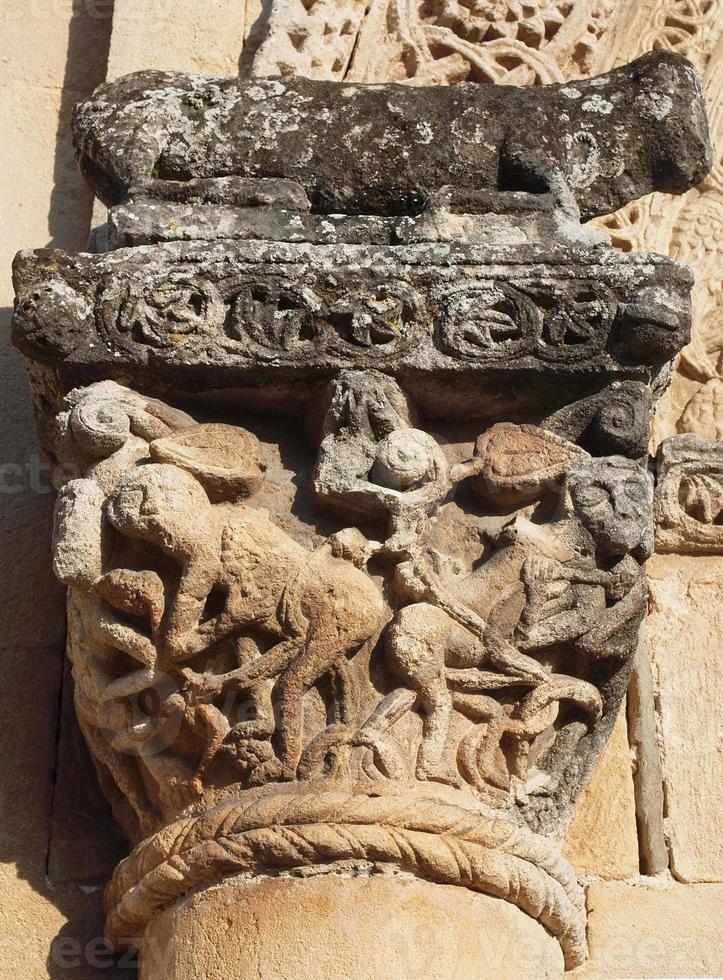 detail van abbazia di santa fede abdij in cavagnolo, italië foto