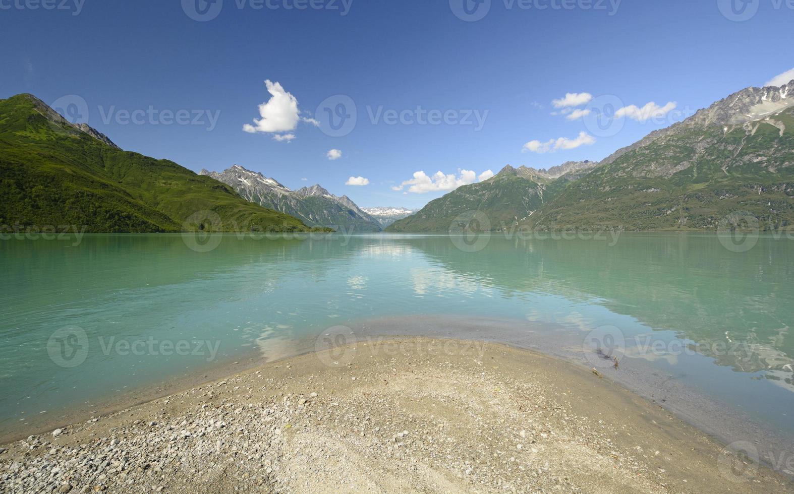 alpenmeer in de wildernis foto