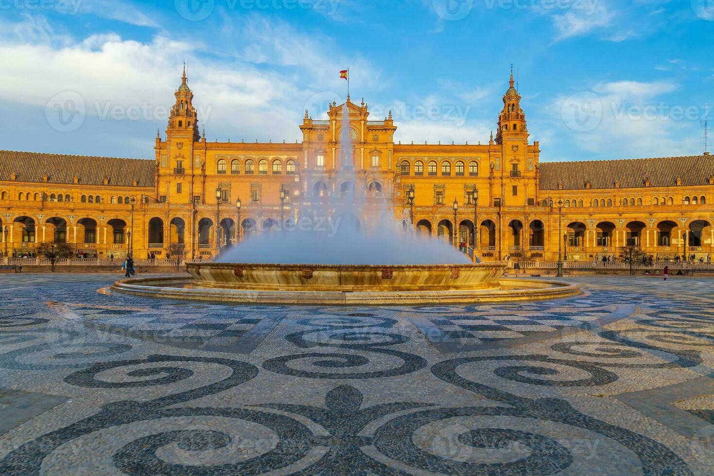 panoramisch visie van plein de espana in sevilla, Spanje foto