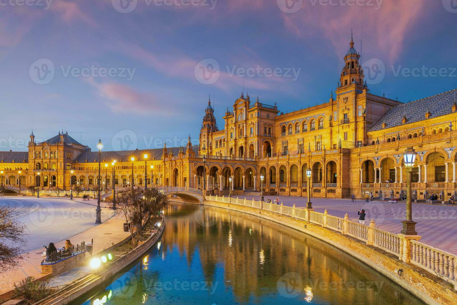 panoramisch visie van plein de espana in sevilla, Spanje foto