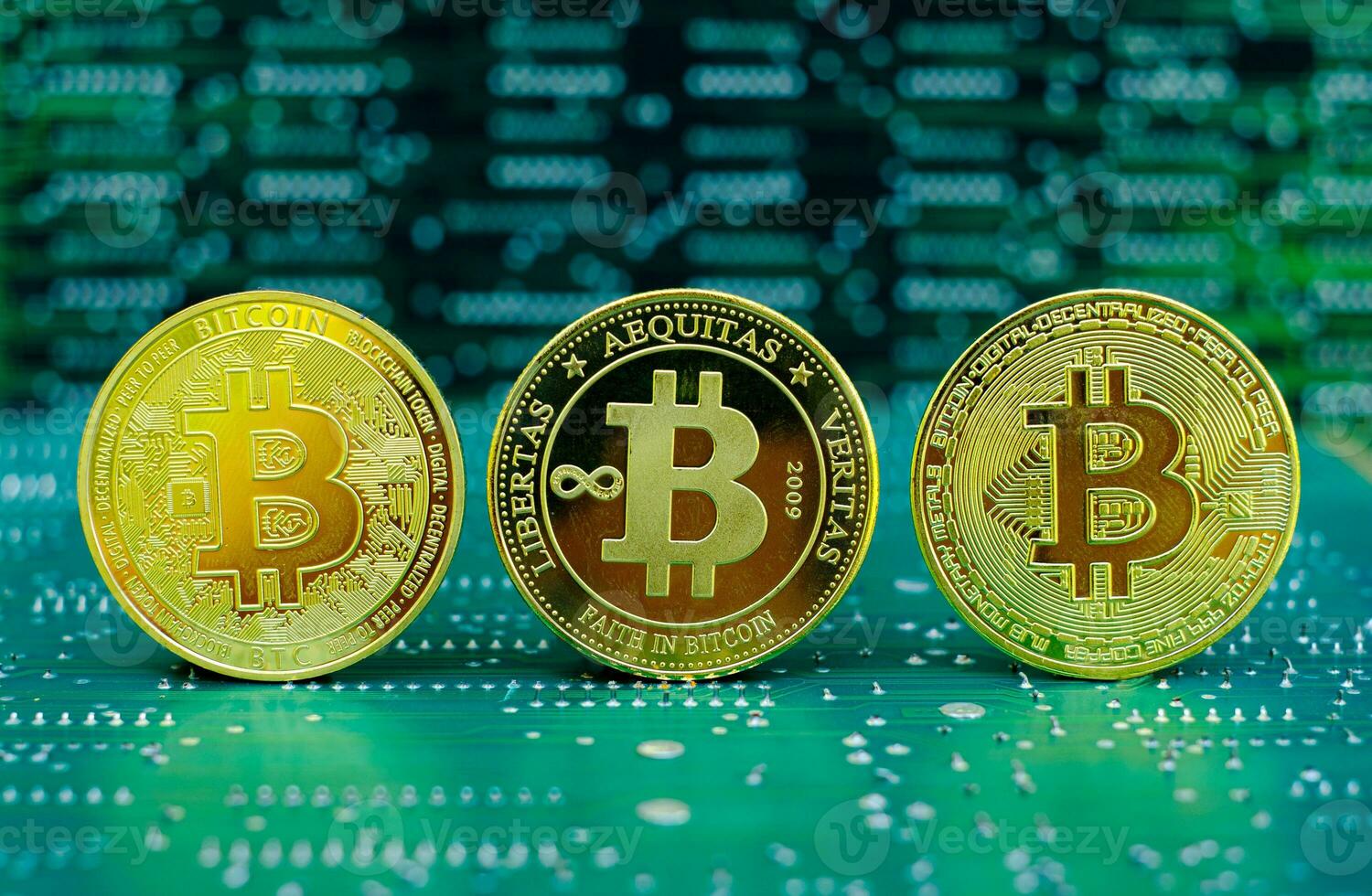 gouden bitcoin cryptocurrency oude en nieuwe versie foto