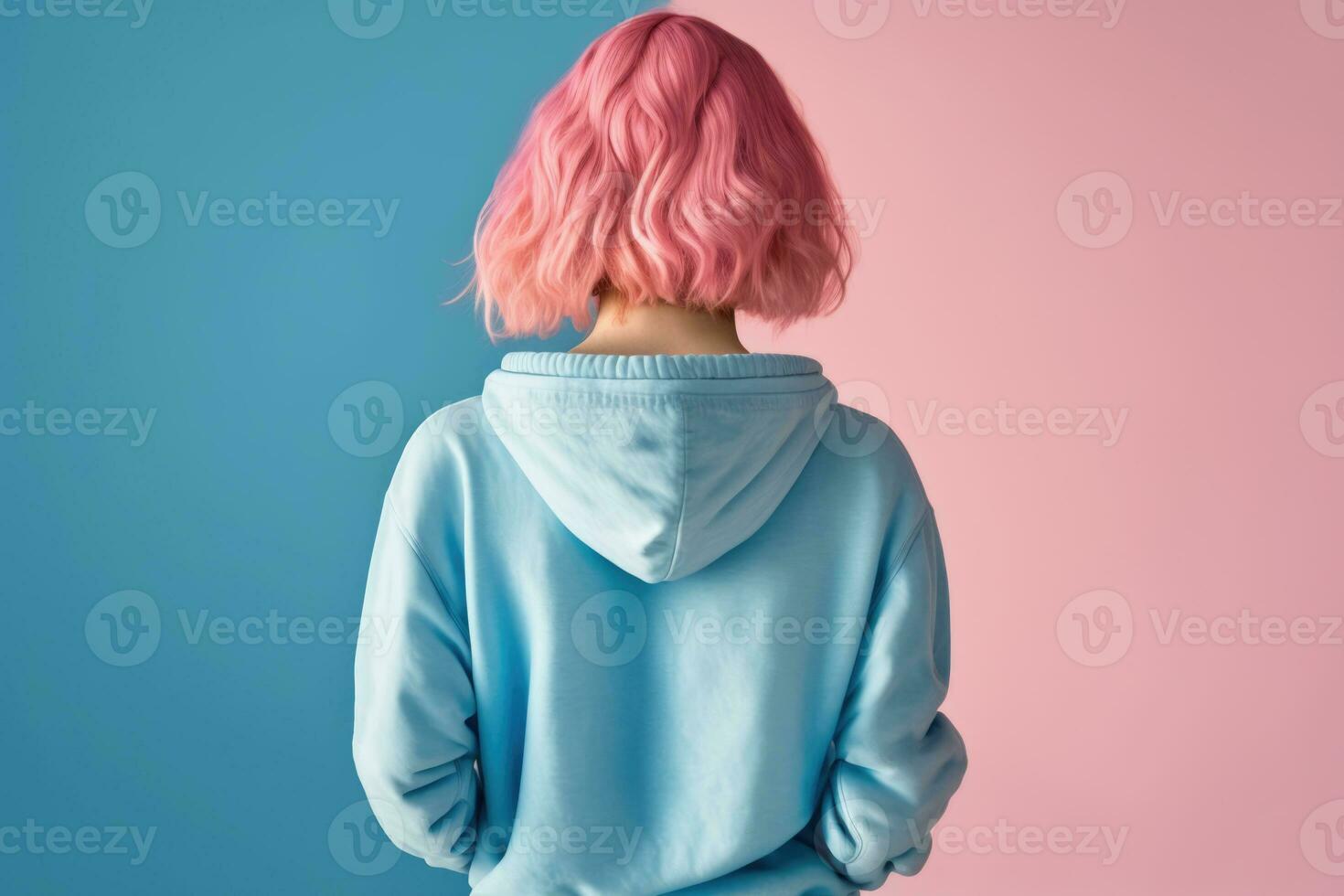 vrouw capuchon model. terug van jong vrouw vervelend blanco met een kap sweater Aan roze blauw achtergrond. ai generatief. foto