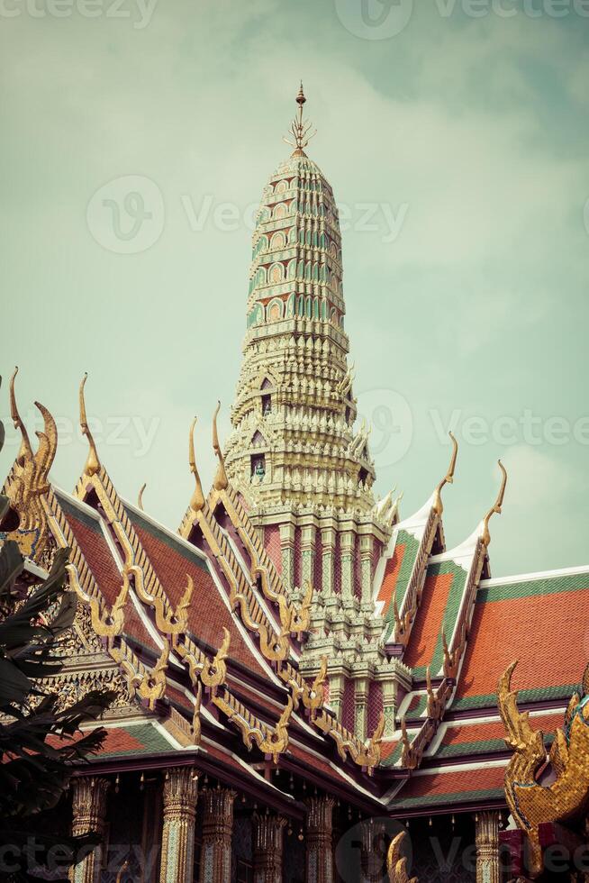 visie van de boeddhistisch tempel wat phra kaew, een van de hoofd oriëntatiepunten van Bangkok, Thailand foto