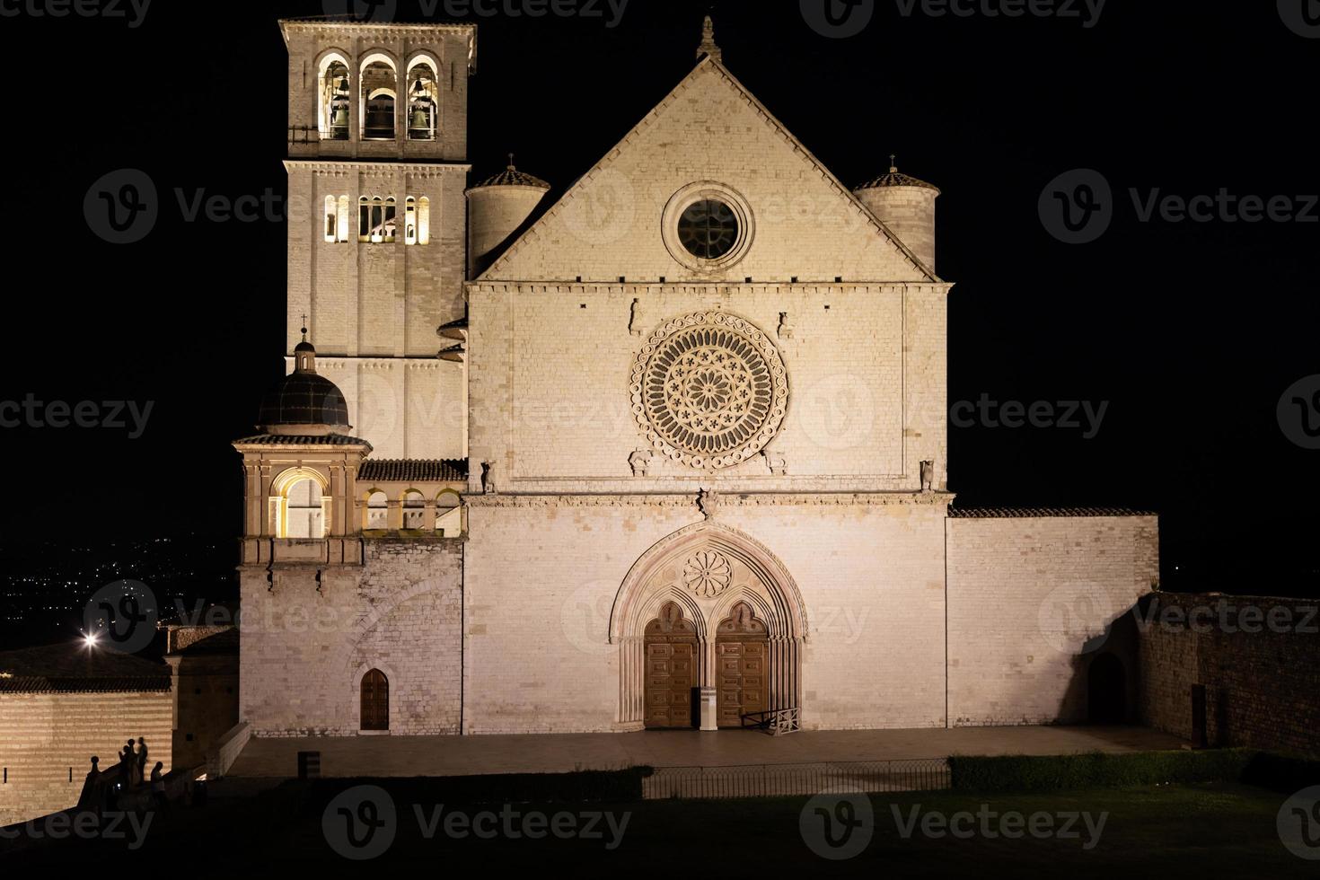 Assisi-basiliek 's nachts, regio Umbrië, Italië. foto