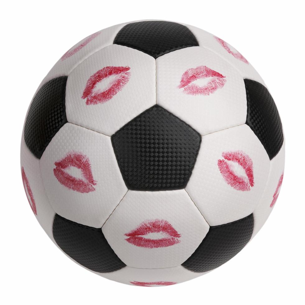 lippenstiftafdrukken op een voetbal foto