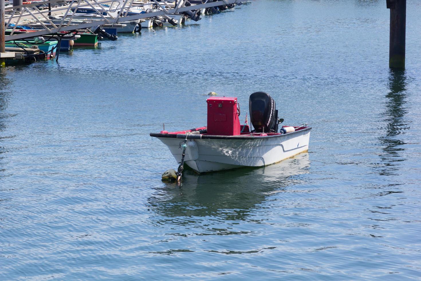 vissersboten op zee foto