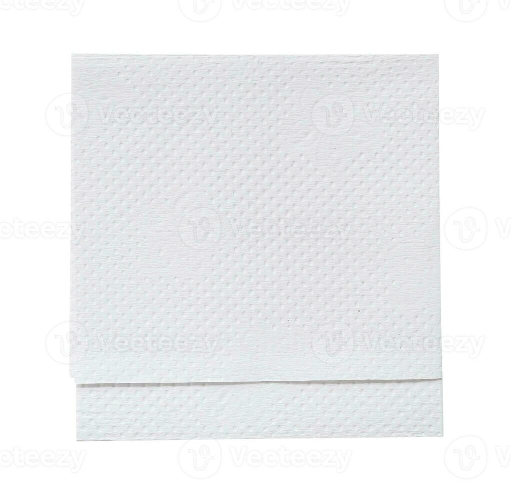 twee gevouwen stukken van wit zakdoek papier of servet in stack netjes bereid voor gebruik in toilet of toilet geïsoleerd Aan wit achtergrond met knipsel pad foto