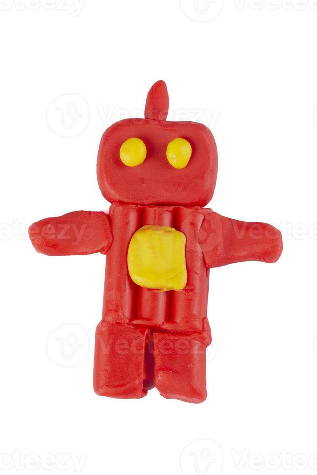 rood robot van plasticine Aan een wit achtergrond. foto