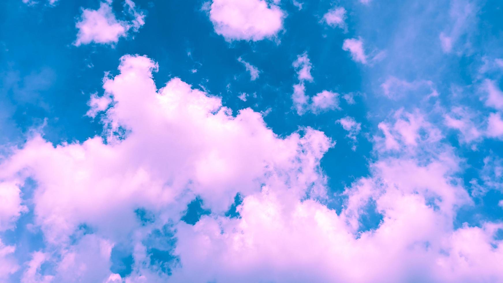bewolkt roze en blauwe kleur achtergrond foto