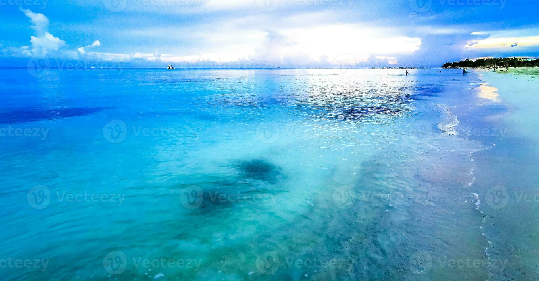 tropisch caraïben strand Doorzichtig turkoois water playa del carmen Mexico. foto