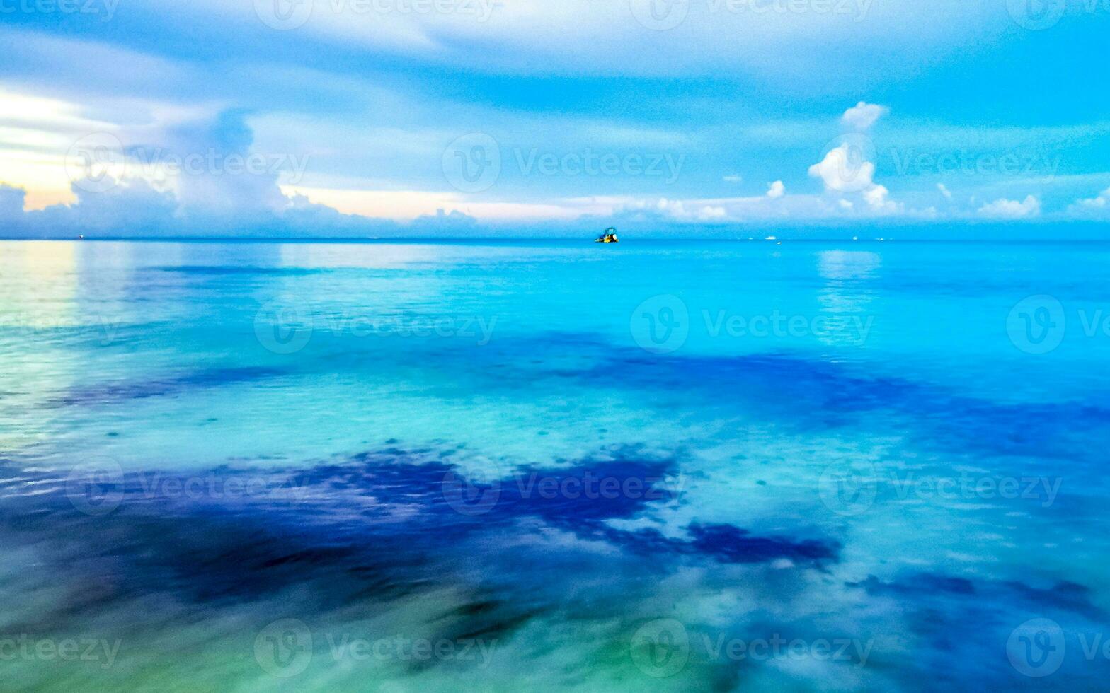 tropisch caraïben strand Doorzichtig turkoois water playa del carmen Mexico. foto