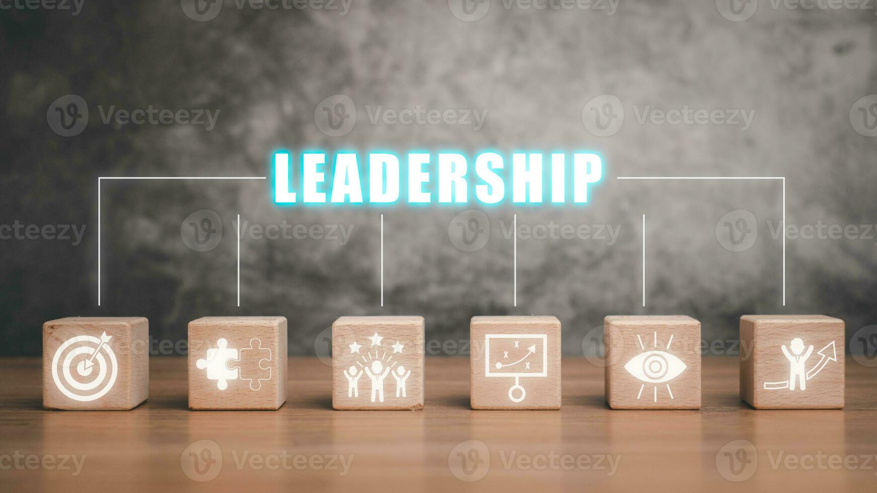 leiderschap concept, houten blok Aan bureau met leiderschap icoon Aan virtueel scherm, teamwerk, succes, bedrijf, groei. foto