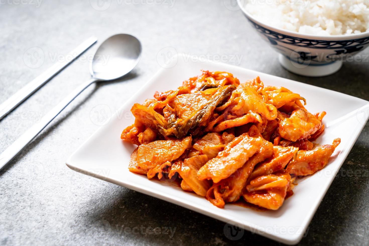 roergebakken varkensvlees met kimchi foto