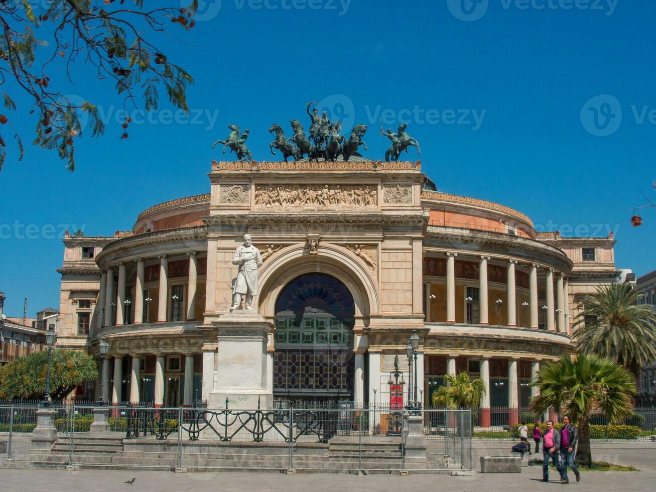 de stad van Palermo in Italiaans foto