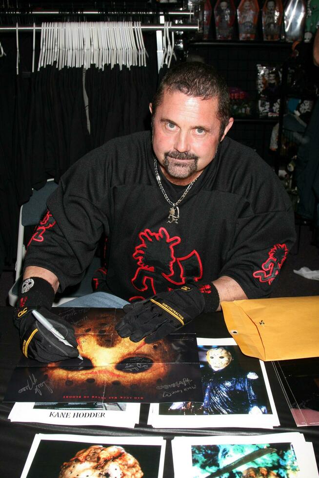 kane hodder ondertekening van de nieuw DVD vrijlating zijn naam was jason 30 jaren van vrijdag de 13e Bij donker lekkernijen op te slaan in burbank ca Aan februari 3 2009 2008 foto