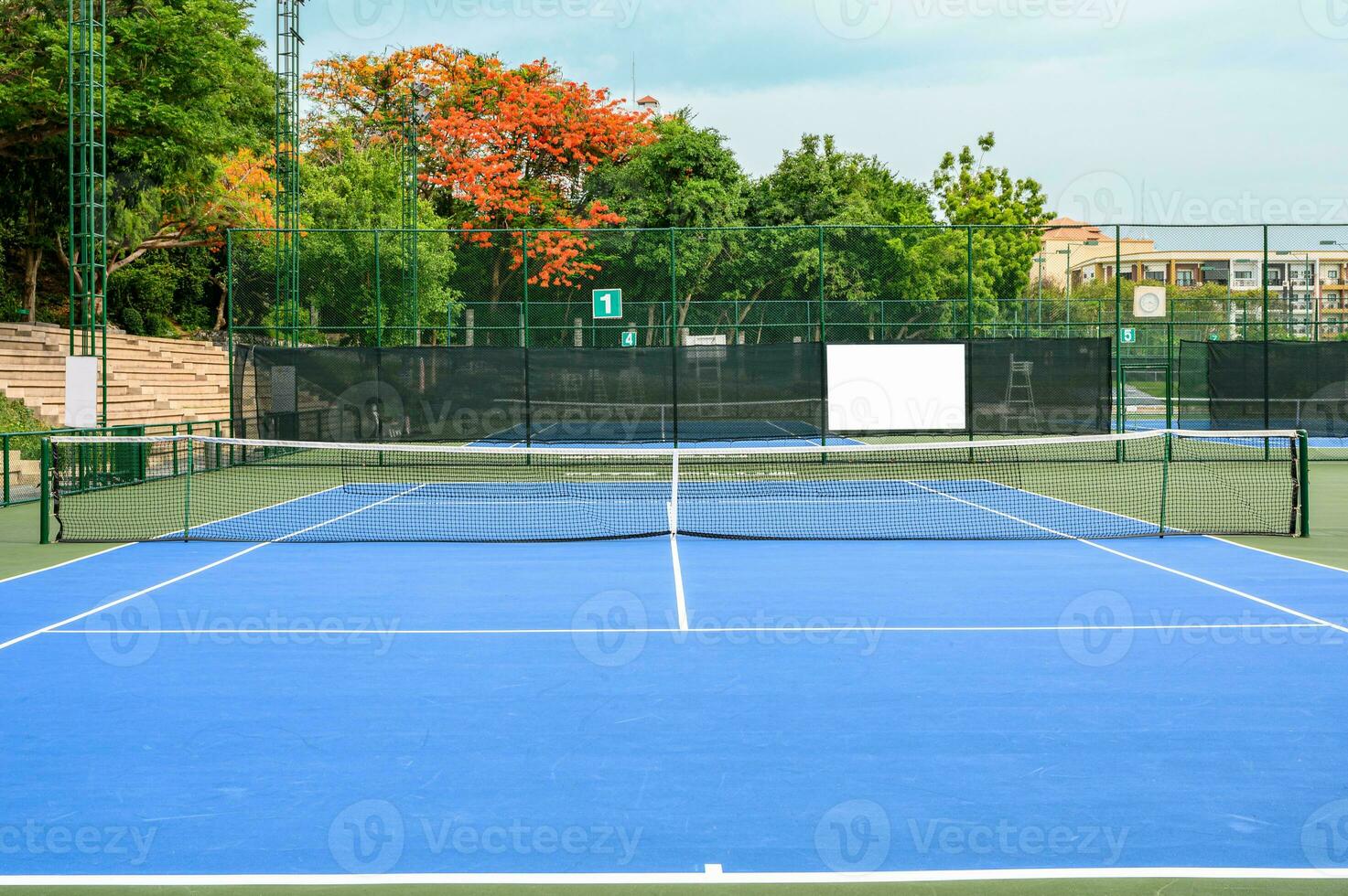 geheel blauw tennis rechtbank, synthetisch rubber gazon foto