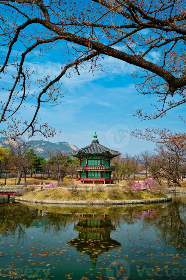 hyangwonjeong paviljoen, gyeongbokgung paleis, seoel, zuiden Korea foto