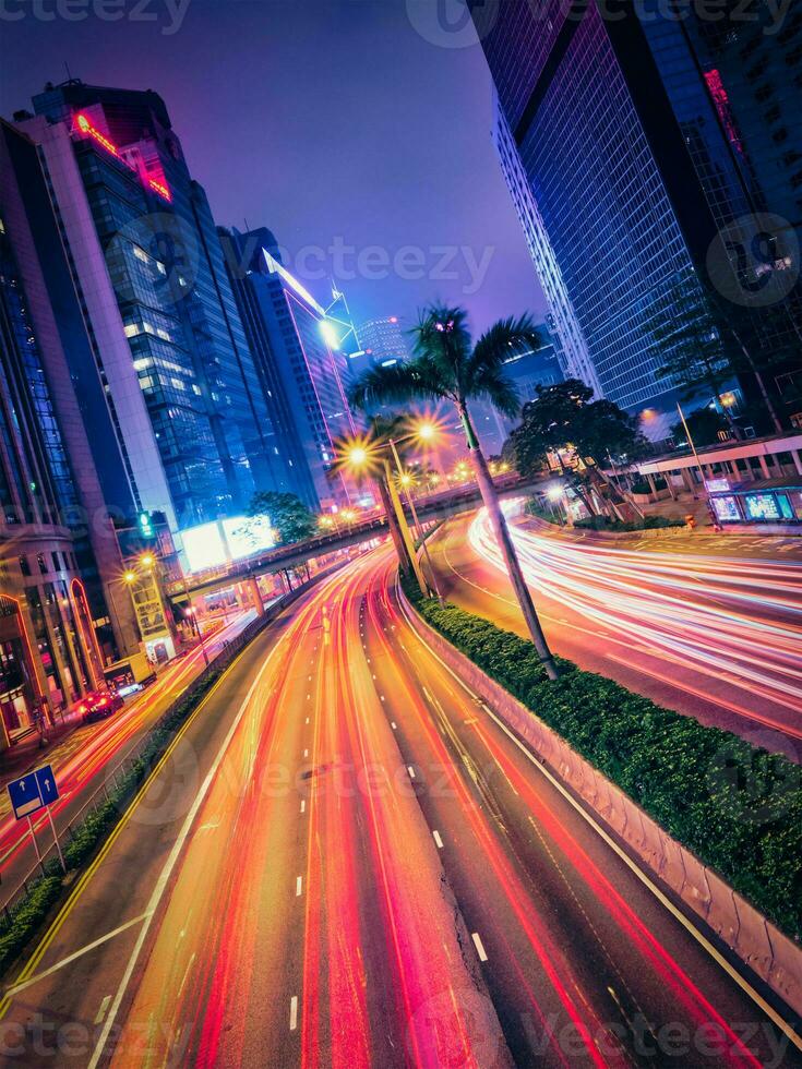 straat verkeer in hong Kong Bij nacht foto