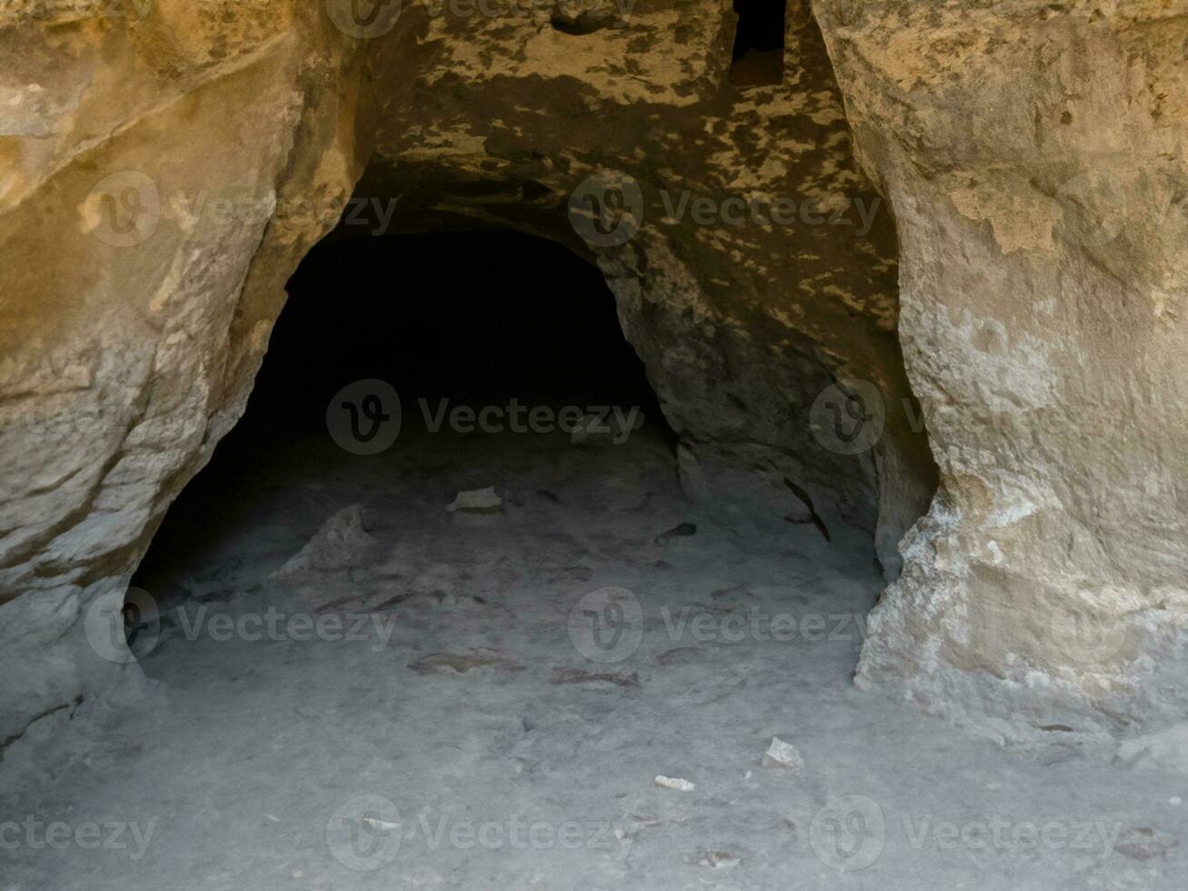 oude steen muren van de grot in Cappadocië, kalkoen foto