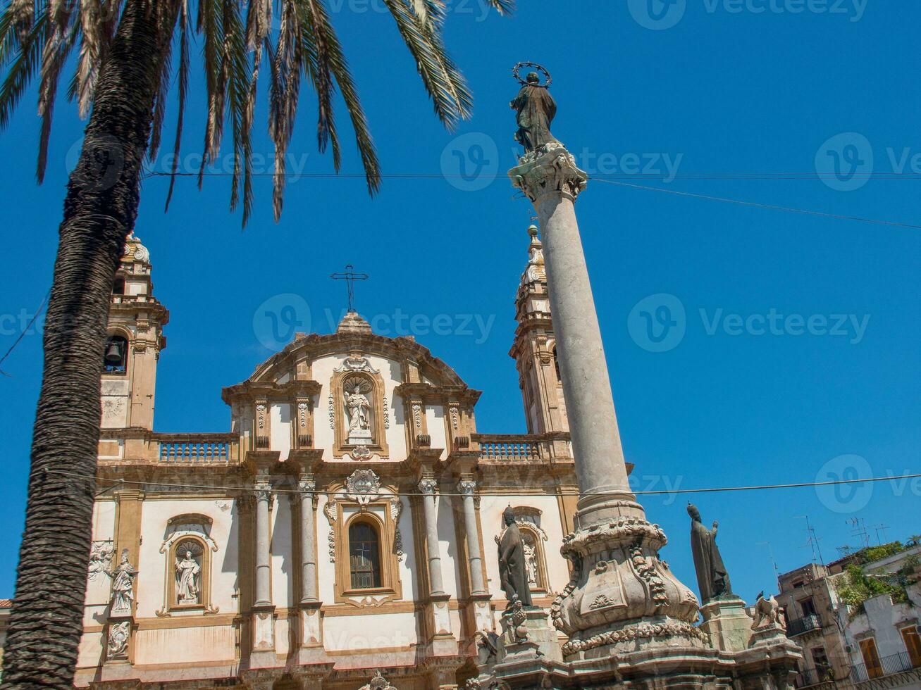 de stad van Palermo in Italiaans foto