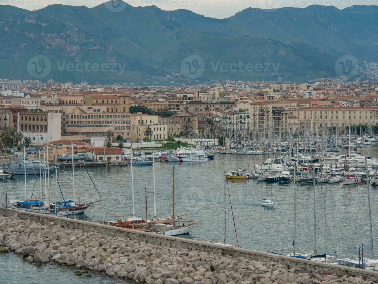 de stad van Palermo in Italiaans foto