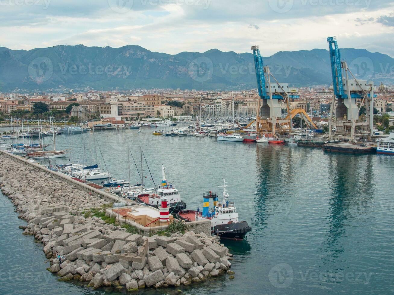 de stad van Palermo in Italiaans foto