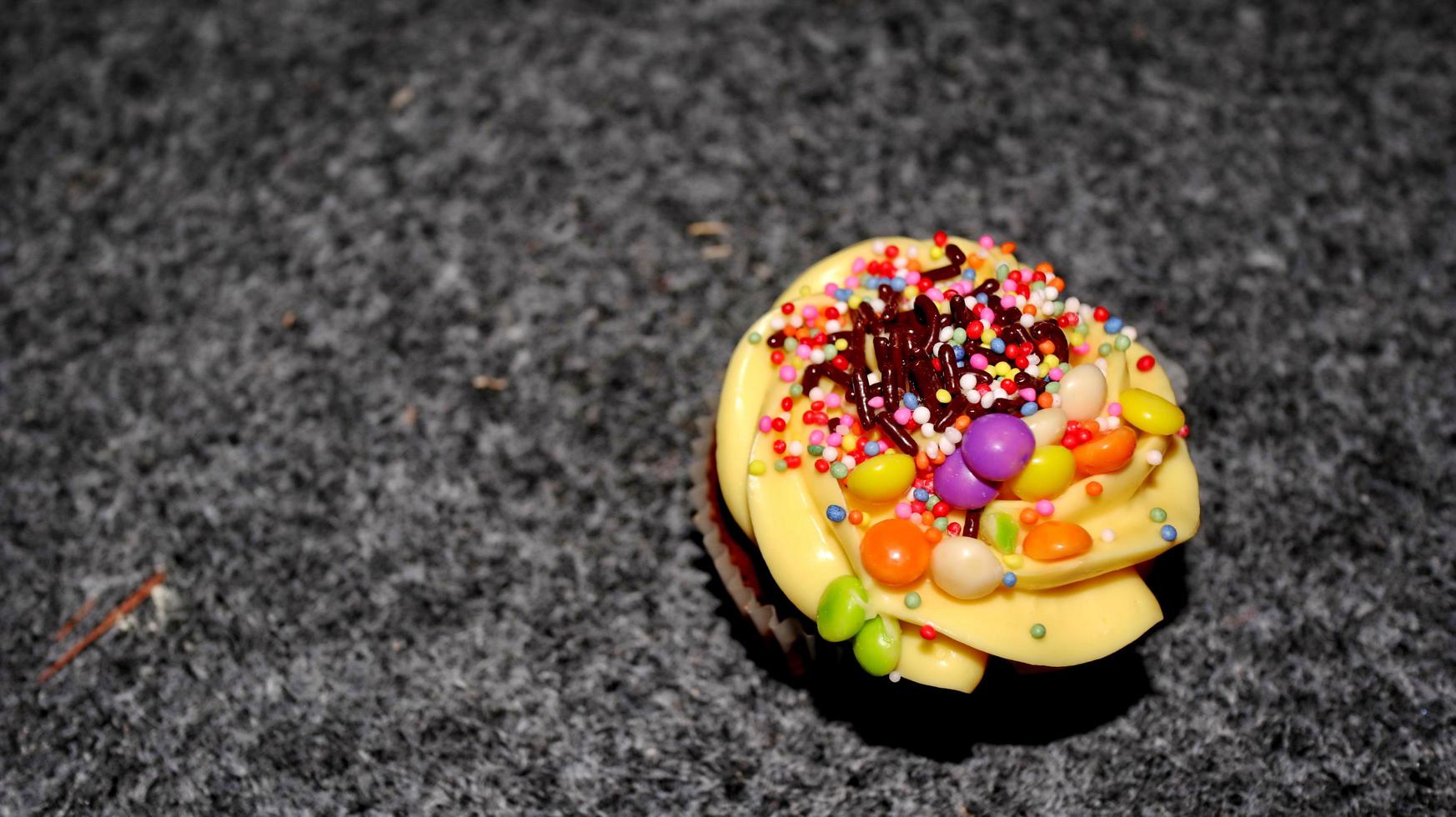 close-up van verschillende zoete cupcakes, bakkerijcake foto