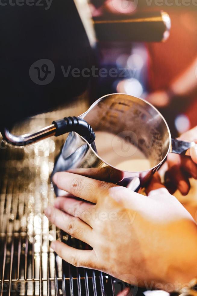 espressomachine die koffie zet foto