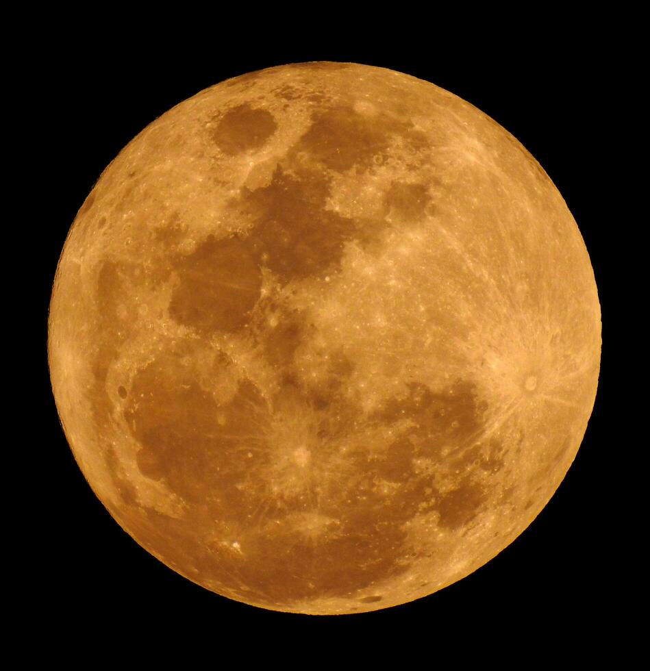 de gele volle maan op zwarte achtergrond foto
