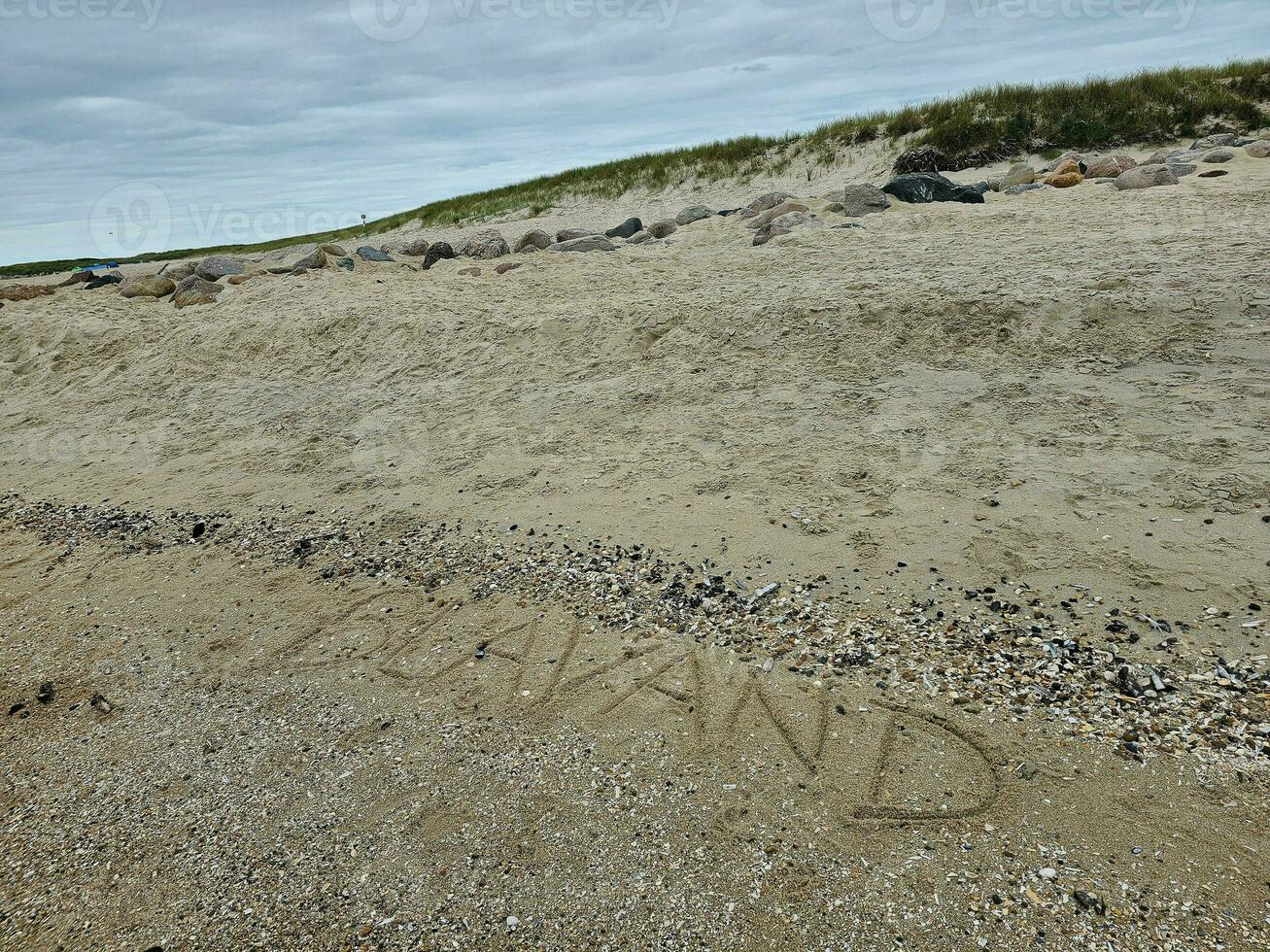 impressies van de eindeloos strand Bij de noordelijk zee in blavand Denemarken foto