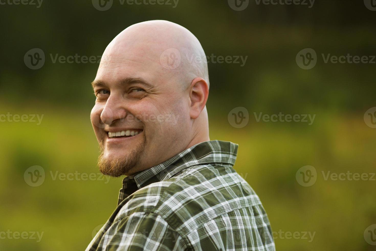 kale mannen in geruit overhemd foto