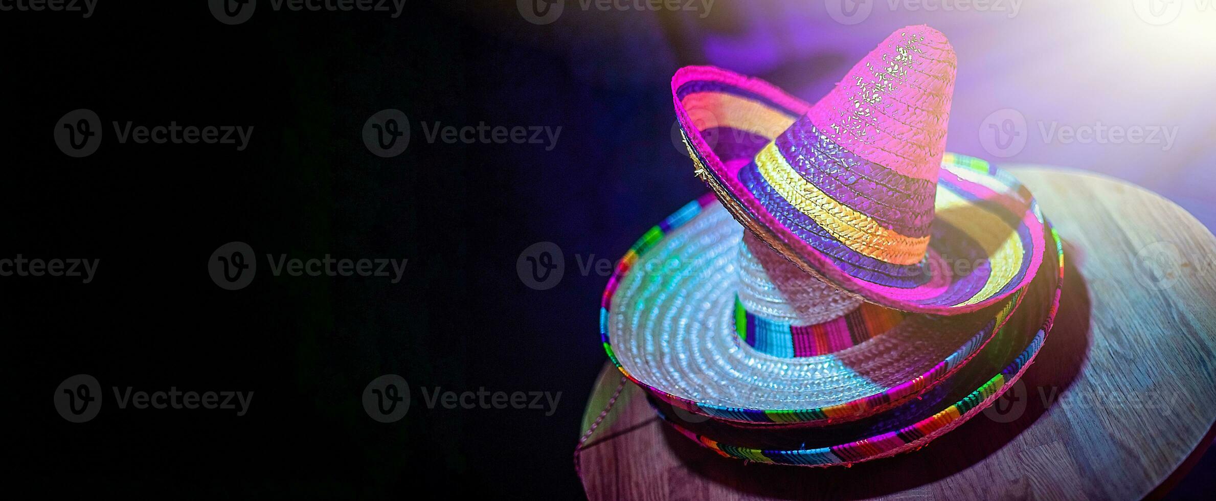 Mexicaans sombrero hoed in de decor van de hal voor de vakantie. Mexicaans stijl feest. foto