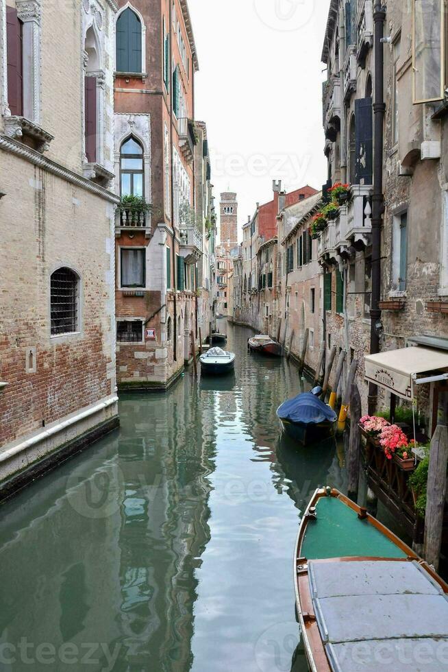 een kanaal in Venetië foto