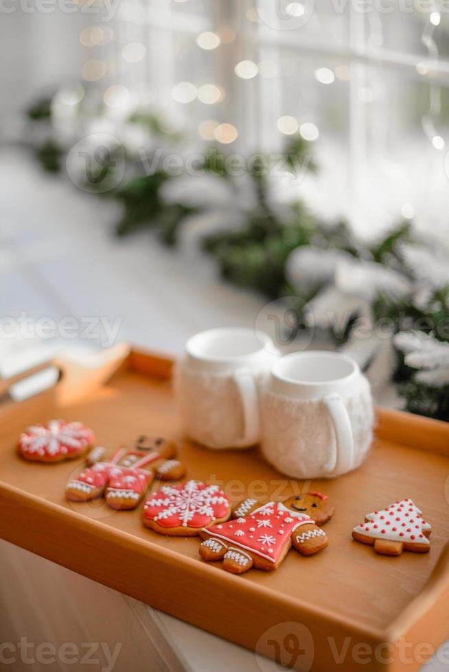 prachtig kerstfeestelijk interieur in een landhuis op kerstavond foto