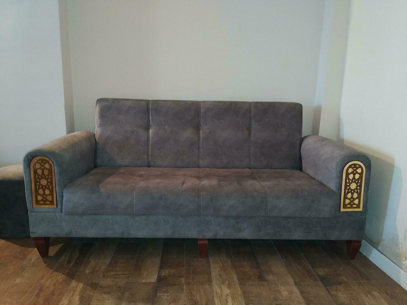 sofa in de leven kamer van een modern huis, detailopname van foto