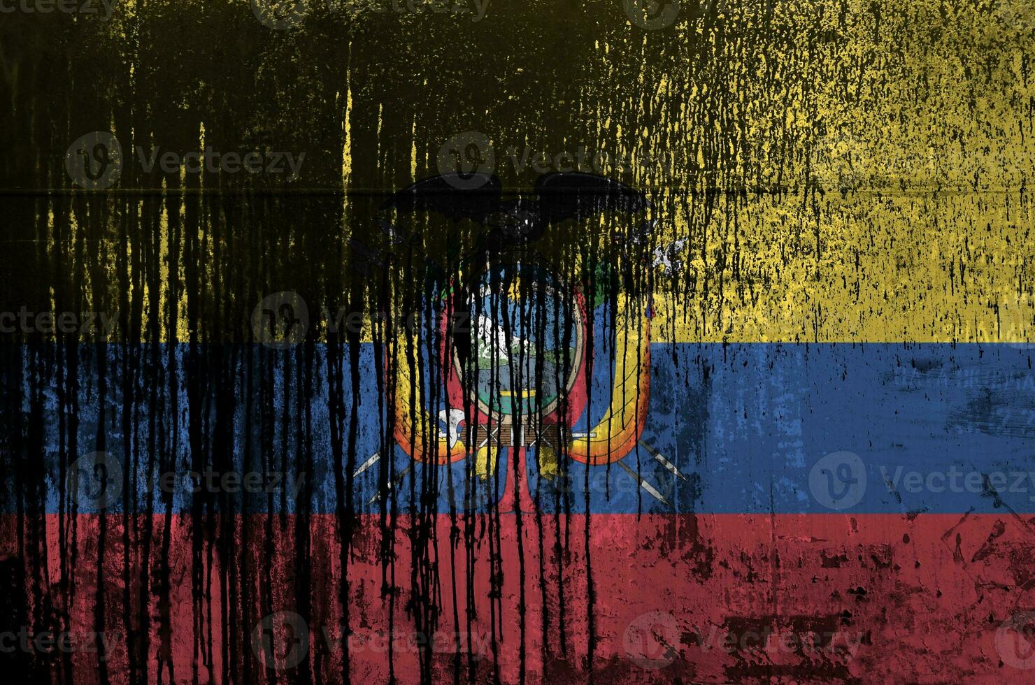 Ecuador vlag afgebeeld in verf kleuren Aan oud en vuil olie vat muur detailopname. getextureerde banier Aan ruw achtergrond foto