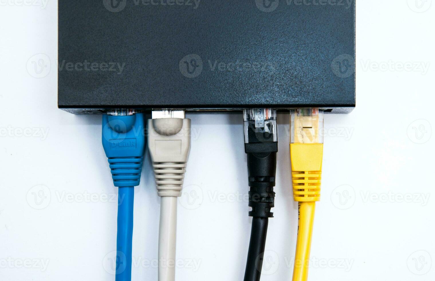 4 kabels verbonden naar de router foto