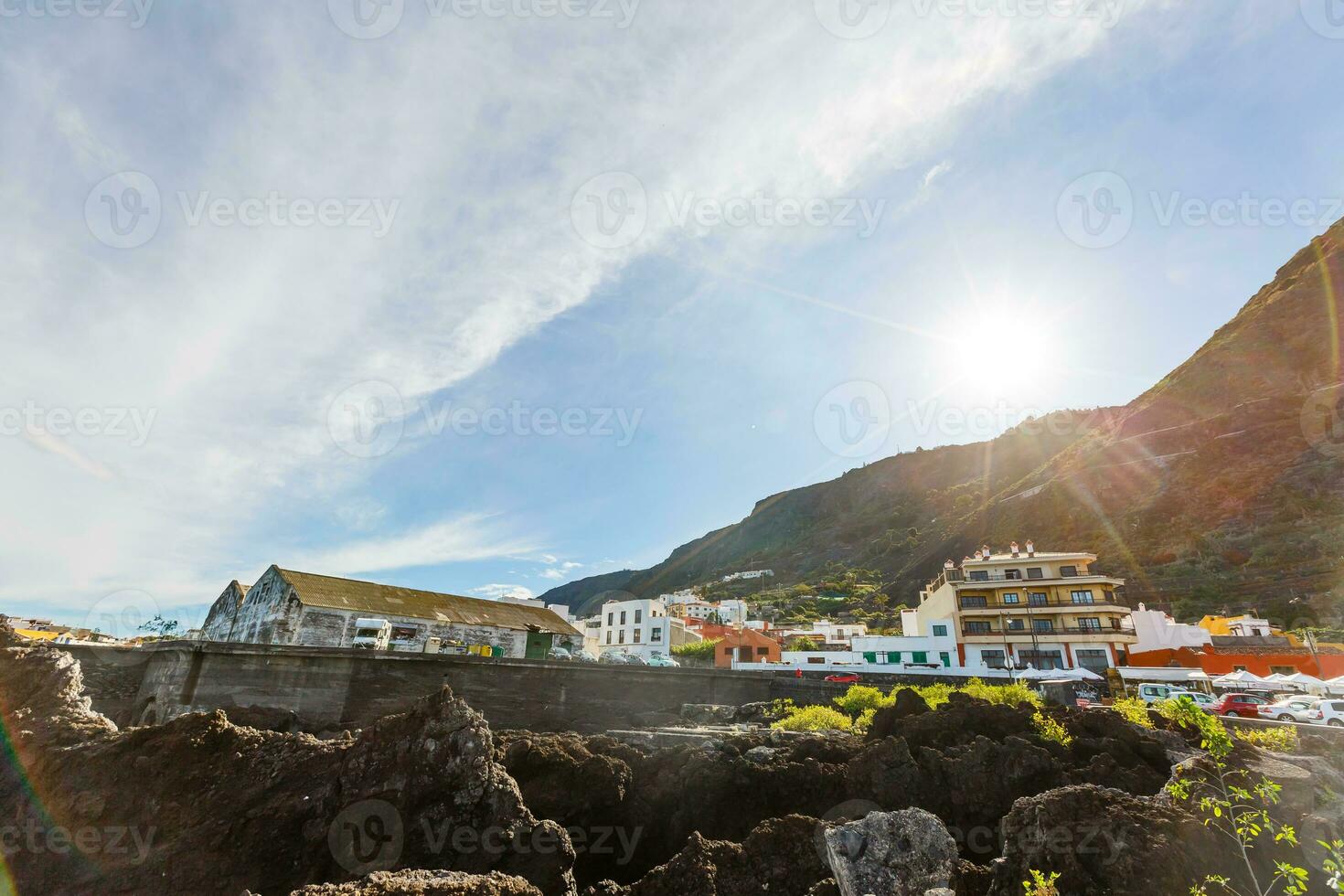 antenne visie van garachico dorp Aan de kust van atlantic oceaan in Tenerife eiland van Spanje foto