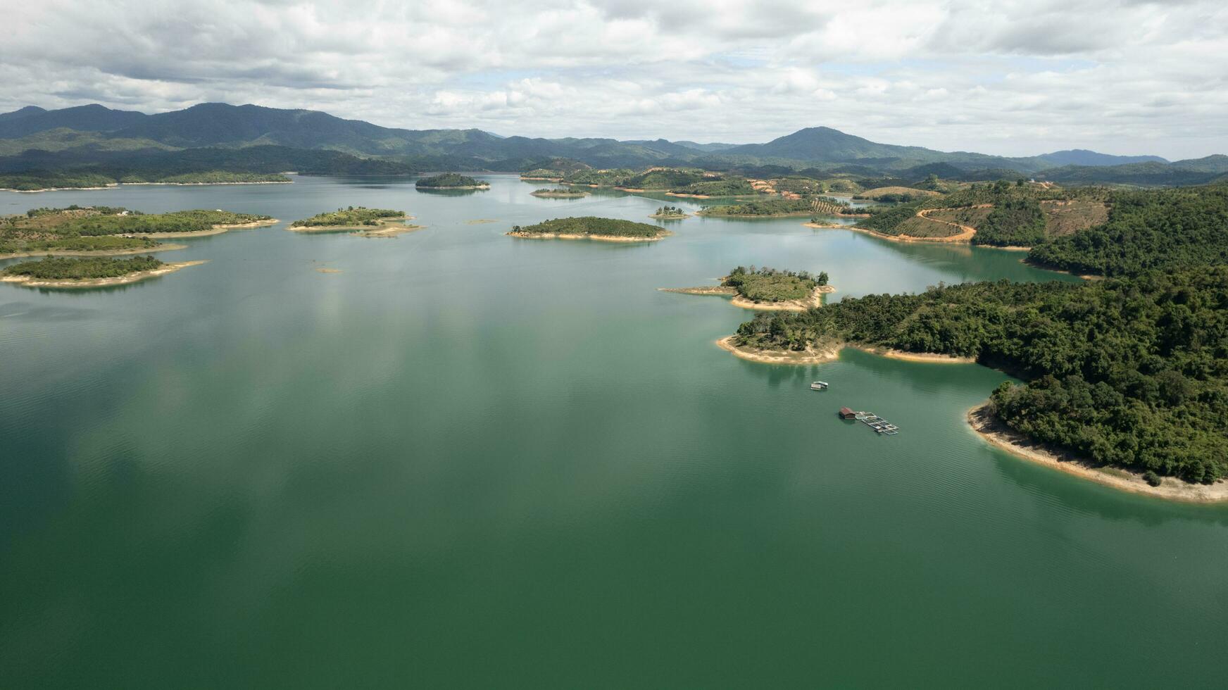 Vietnam meer landschap antenne foto