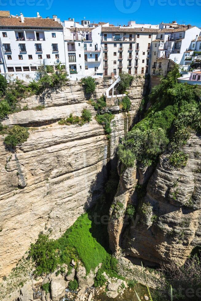 visie van gebouwen over- klif in ronda, Spanje foto