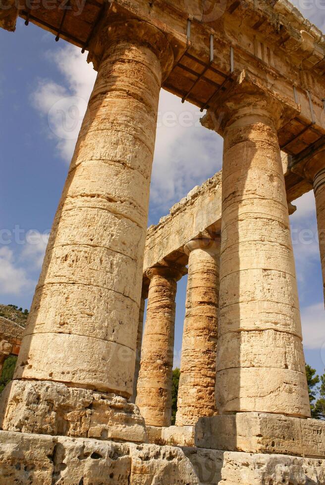 segesta archeologische vindplaats van het oude griekenland boren sicilië italië foto