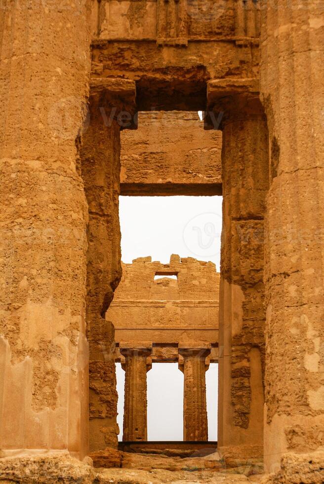 de ruïnes van tempel van concordia, valey van tempels, agrigento, Sicilië, Italië foto