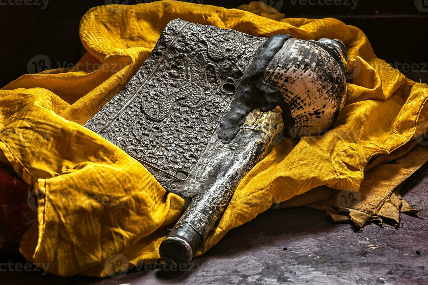 mestkar boeddhistisch religieus muziek- instrument foto