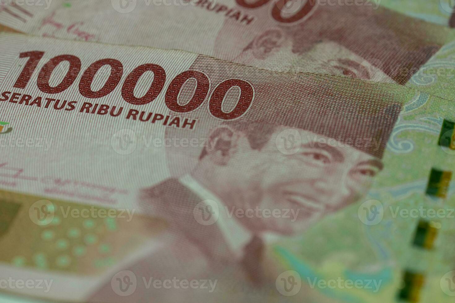 Indonesisch valuta een honderd duizend roepia foto