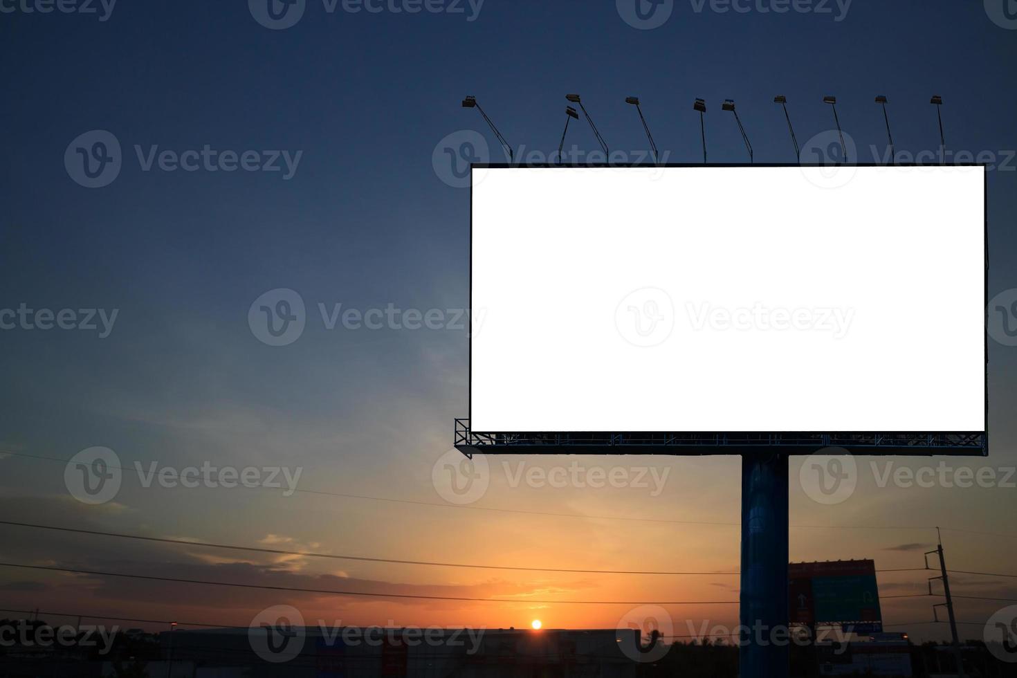 silhouet met leeg reclamebord foto