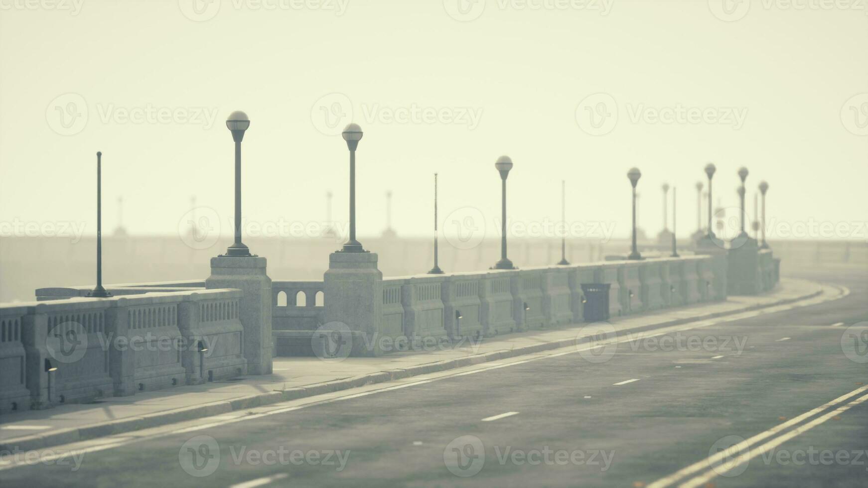 visie van de brug over- de rivier- foto