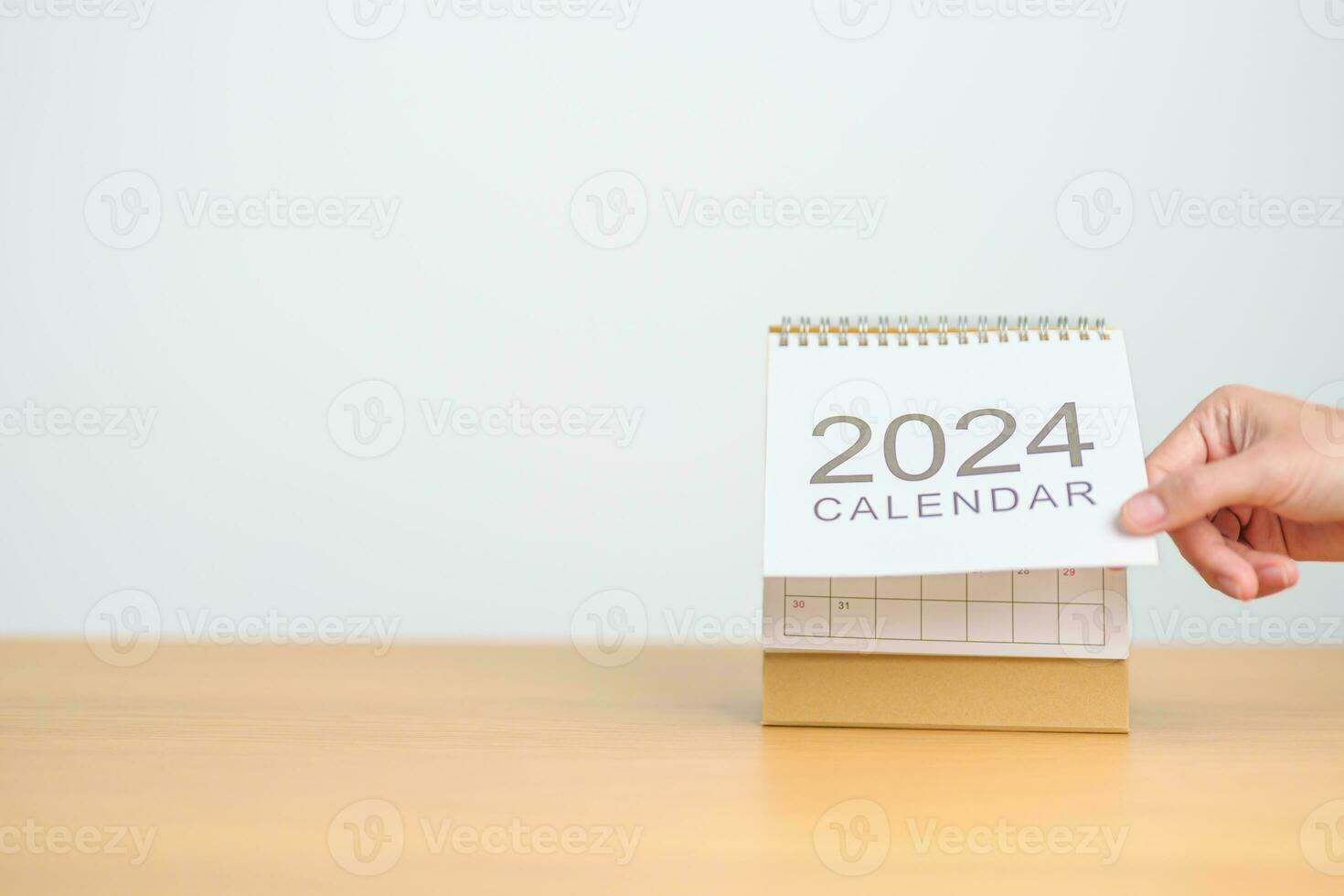 2024 jaar kalender Aan tafel achtergrond. gelukkig nieuw jaar, oplossing, doelen, plan, actie, missie en financieel concept foto